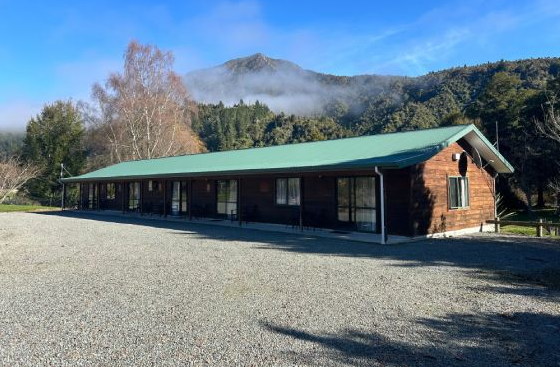 Family accommodation building at Kiwi Park in Murchison